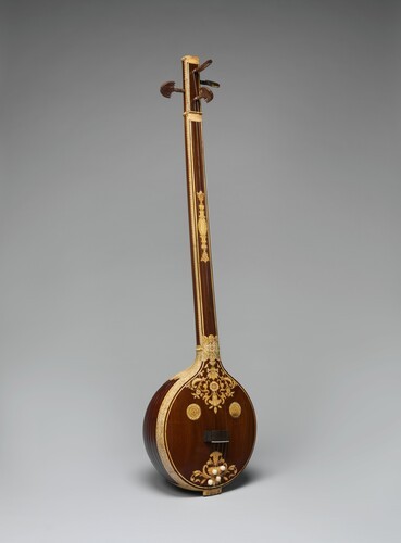 met-musical-instruments:

Tanjore Tāmbūra (male), early 19th century, Musical InstrumentsPurchase, Frederick M. Lehman Bequest, 2008Size: L. 57 ½ × W. 15 × D. 10 in. (146.1 × 38.1 × 25.4 cm)Medium: jackwood, rosewood, metal, bonehttps://www.metmuseum.org/art/collection/search/505818 #musicalinstruments#metmuseum#themet