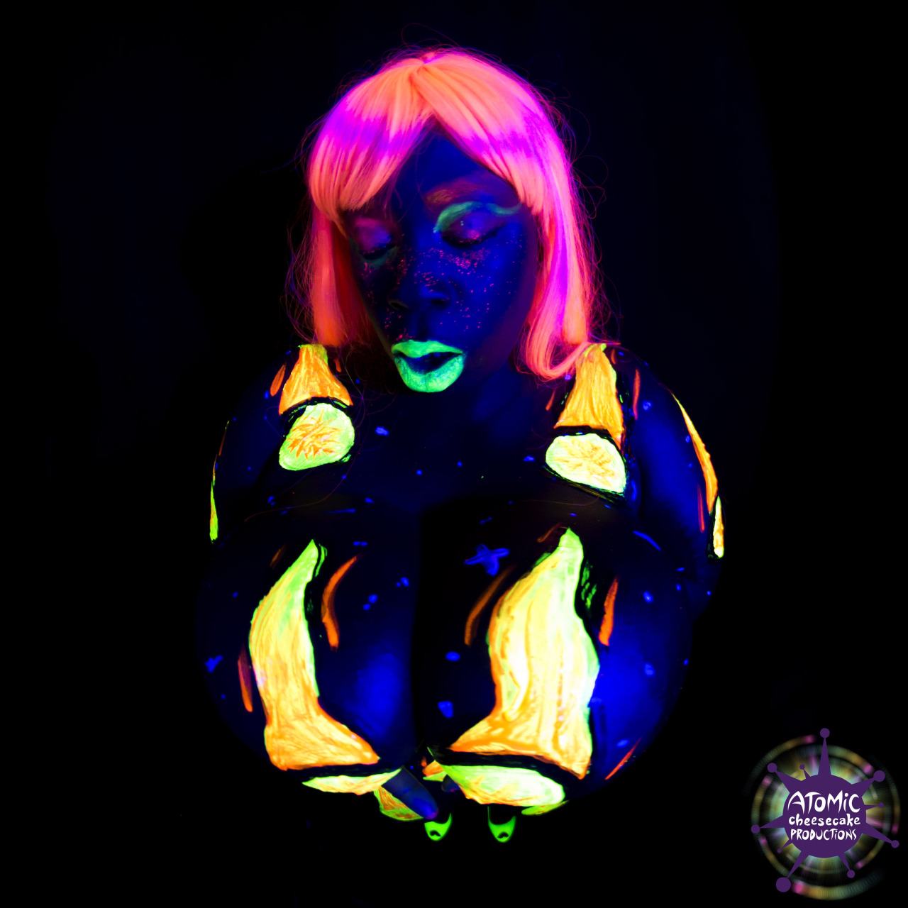 ryansuits:  Ms Gottalottabody / Ultraviolet Dance // 2015 â€“ Tumblr | Etsy