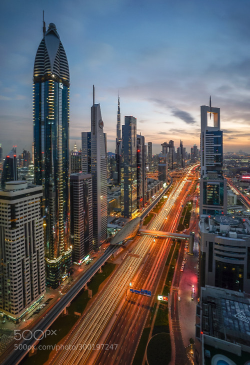 View over Sheikh Zayed Rd. to Burj Khalifa, Dubai by PanoFoto360