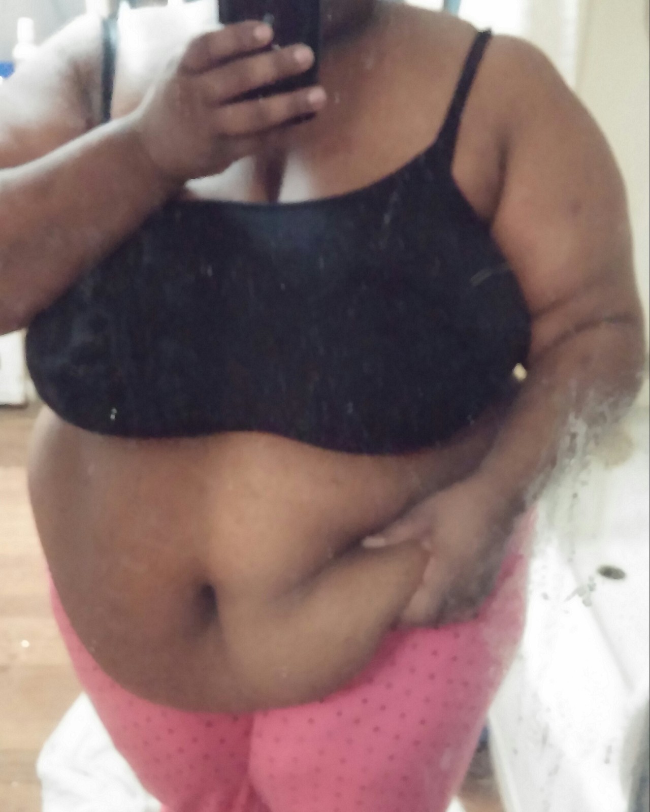 queensizedcutie:  Tummy is getting yummier 😘
