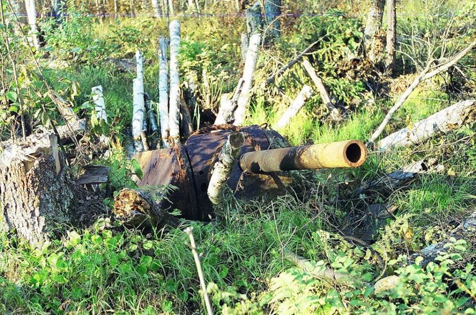 supermarketsecurity:  bmashina:  Echo of war  that looks like a t34-76 or at least