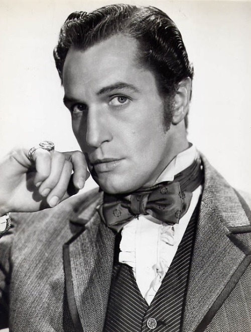 Let us all take a moment to appreciate the unexpected gorgeousness of young Vincent Price.BONUS! He 