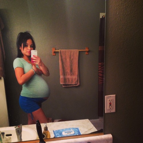 XXX pregnantteens:  Pregnant teen selfie.  photo