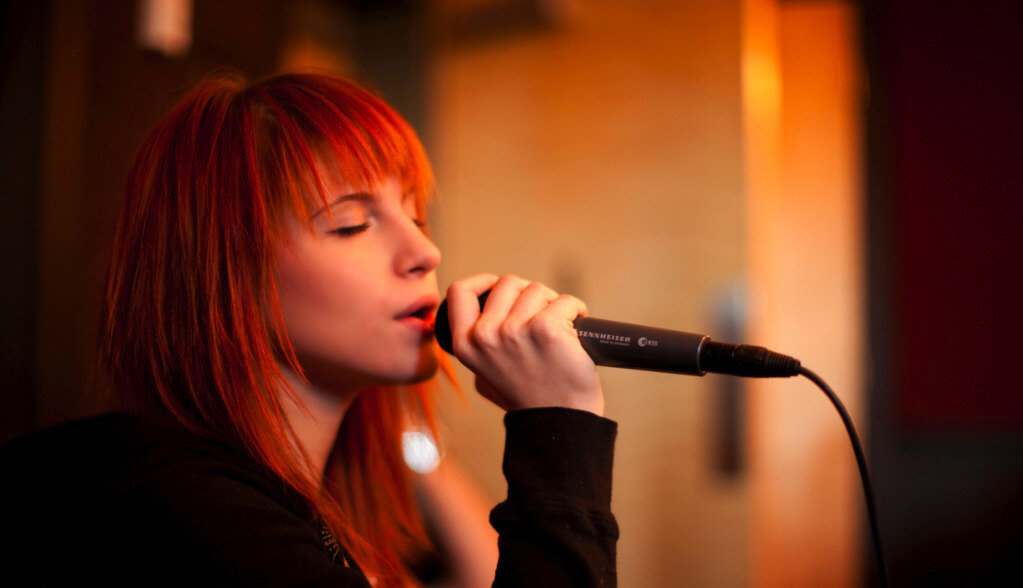 Hayley Williams Pics — 2009 - In The Studio (Brand New Eyes