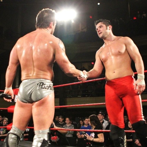 baronesspandora15:  This picture is a good shot…nice view of both Davey & Eddie lol ;-)