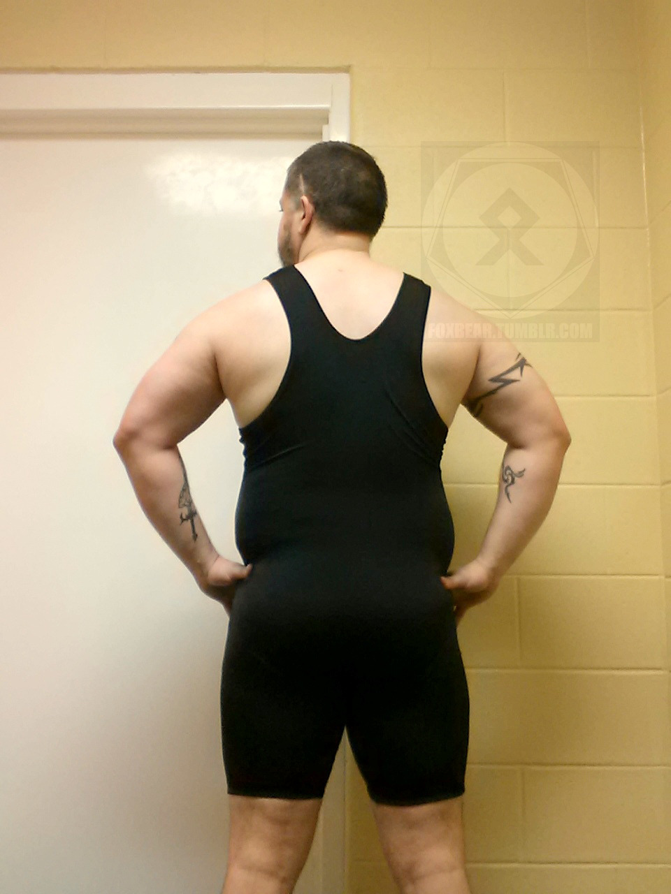 foxbear:   New Fito Shirt, Old Singlet Goodness So, I got my new Fitocracy tank