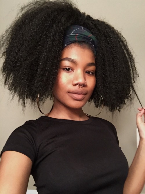 biggypoppak: inquisitivequeen: domyinyay:#BLACKOUT A Black woman &amp; her hair… Her crow