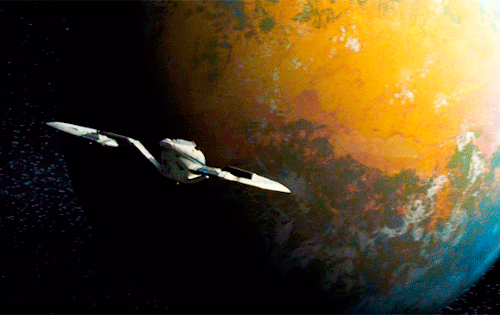 sci-fi-gifs:There’s a red thingy moving toward the green thingy. I think we’re the green thingy.Gala