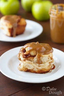 in-my-mouth:  Caramel Apple Cinnamon Rolls