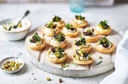 Beetroot and goat’s cheese cups