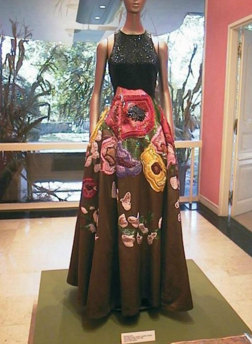 On this #WardrobeWednesday, the warm weather has us aching for spring blooms, like the ones featured