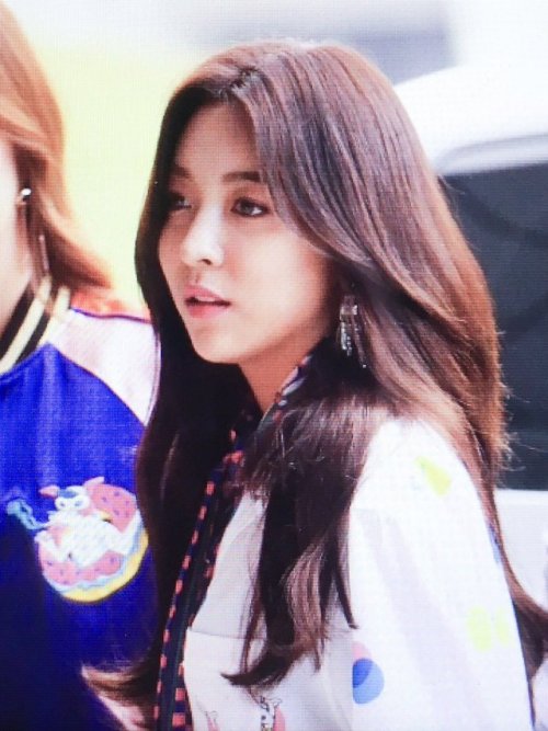 [FANTAKEN] Luna Seoul Fashion Week! 170401credit to owner.These photos aren’t mine!