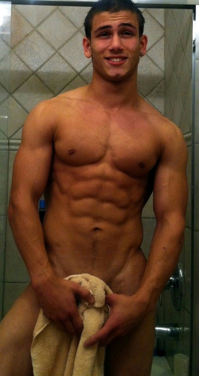 justjeansnme:  Everybody’s favorite masturbation miester- Michael Hoffman