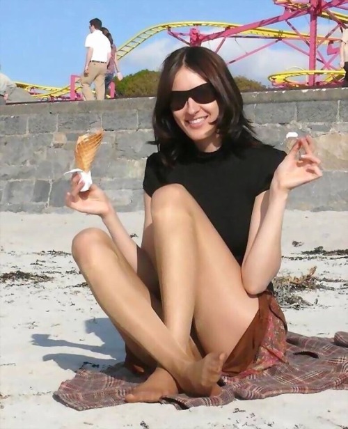 manger une glace à la plage