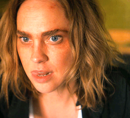 sattelite-of-love:Fiona Dourif as Nica Pierce1.06 “Cape Queer”