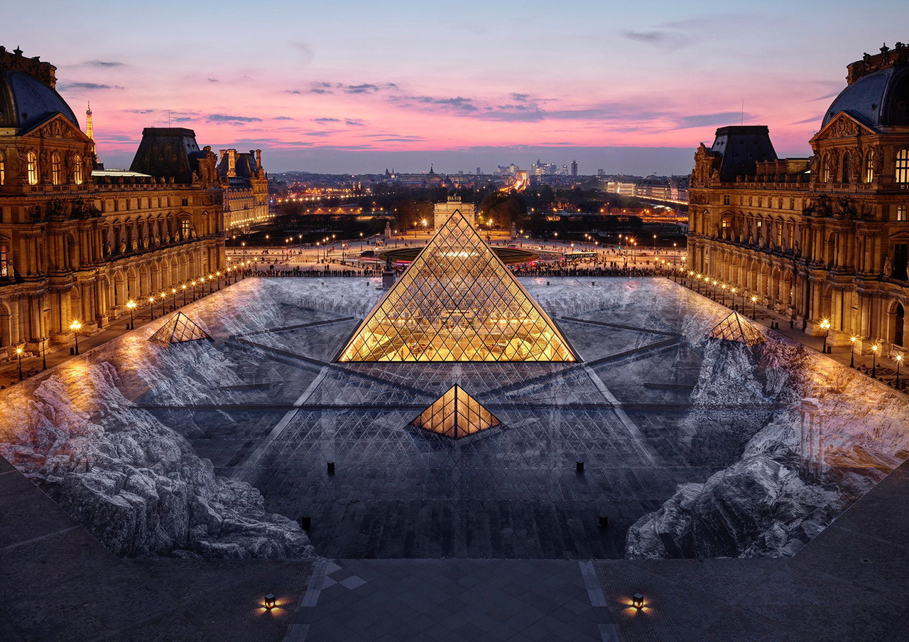 urhajos:   Turning the courtyard of The Louvre Museum into a massive optical illusion