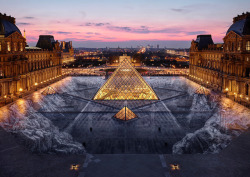 urhajos:   Turning the courtyard of The Louvre Museum into a massive optical illusion with the help of 400 volunteers and thousands of strips of paper; what lies below? Violaine &amp; Jeremy