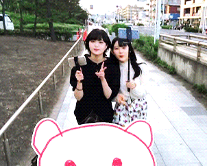 kawausotechico-caro:2018. 08.14 自撮りTV 平手友梨奈 柿崎芽実 GIF