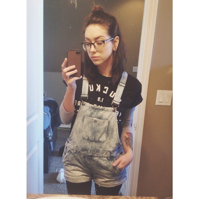 theendis-nigh:  ✌️