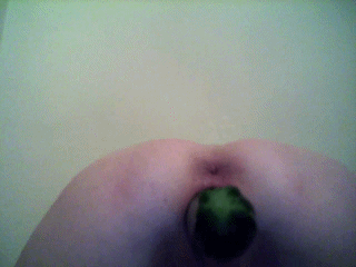 thelanaspussy:  I love to put more and bigger things 