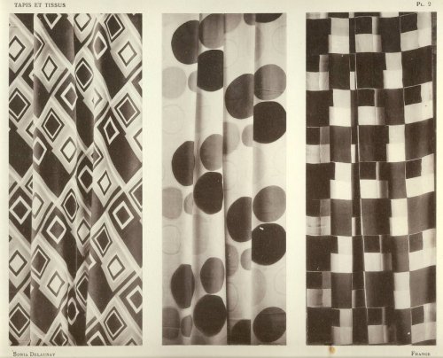 Sonia Delaunay, Tapis et Tissus, 1929. Éditions d Art Charles Moreau, Paris. Via Antiquariat Rohlman