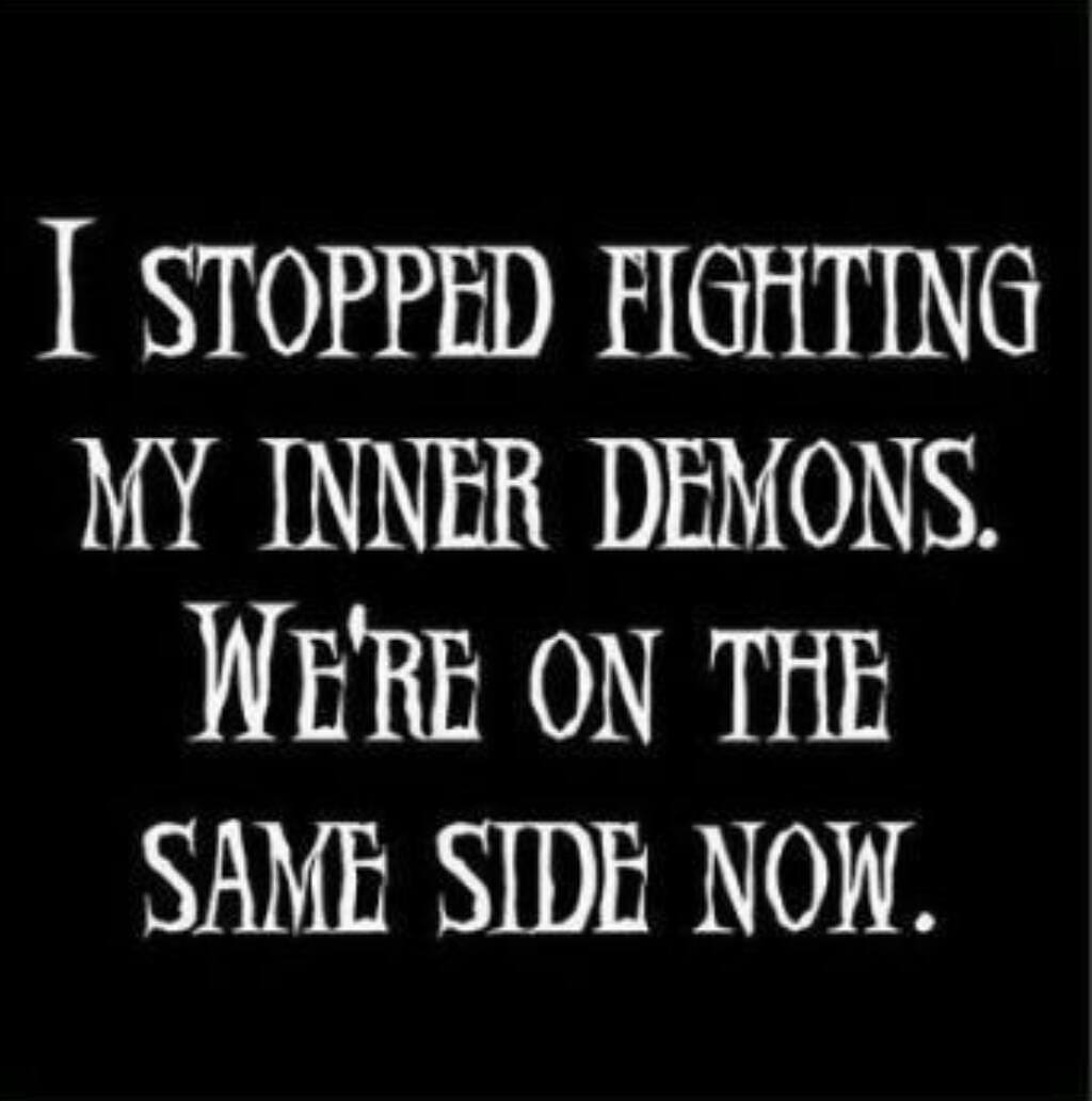 so-goth:  ✝ GOTHIC BLOG ✝  