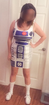 suburban-kink:  Last night the wife tried on some new purchases from Amazon. Eating her pussy in this r2d2 dress with her chucks was amazing.