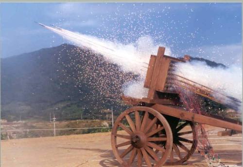 peashooter85:The Hwacha —- Korea’s Medieval Multiple Rocket Launcher System,When the Chinese invente