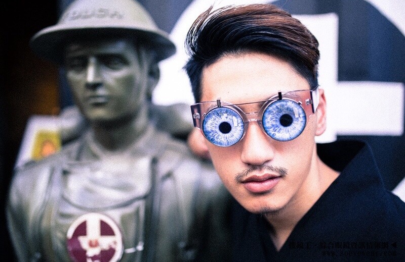 randomitemdrop:tapireye-deactivated20220708:Percy Lau Flip-Up Lens Eyeball Glasses.Item: