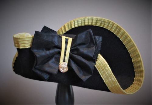 bantarleton:Replica Royal Navy Captain’s hat, c. 1770s. 