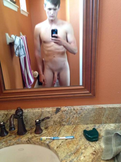 nakedguysfromkik:  Say hi! To kamil :p