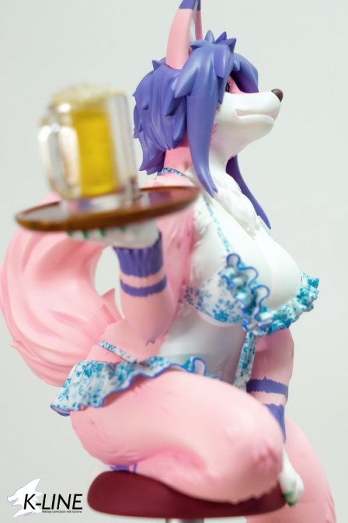 catwithbenefits:  Cattleya resin garage kit by K-Line Image source 