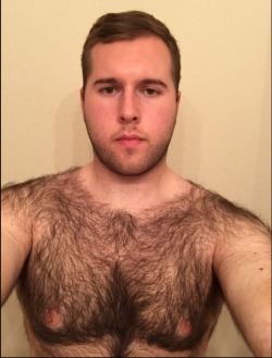 allaboutred:  hairy-shoulders: Cutie bear