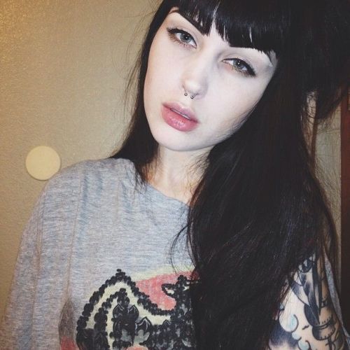 finofilipino:  La moza del día es Ashley Holat. En el Arca de Fino su galería con 73 fotos + nuevo aporte de la finónima Kissinmy.