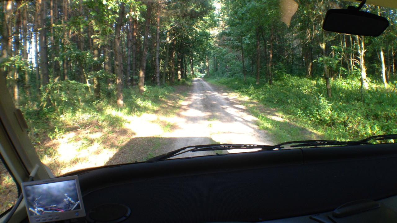 jak tam dojechać?
namierz miejscowość Górki w “Kampinosie”, na wysokości kościoła skręć na Zamość. Następnie po 0,5 km skręć, w prawo, na Cisowe. Jedziesz ~3km drogą przez las. Mijasz krzyż z prawej a potem dwie chaty z lewej i trzecie gospodarstwo...