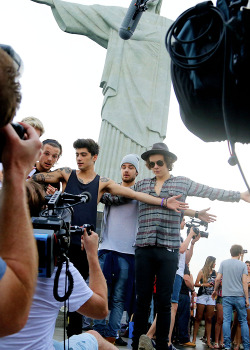 harrystylesdaily:  One Direction visit the ‘Cristo Redentor’ in Rio de Janeiro - 5/07 