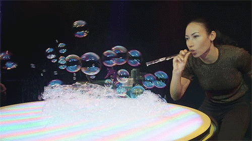 itscolossal:The Science Behind Incredible Bubbles Explained by Pro Bubbler Melody Yang