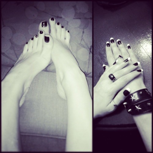 TOES