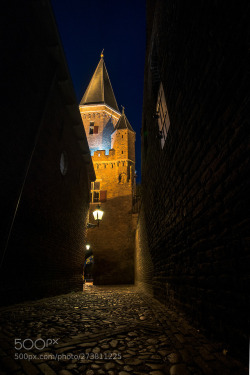 socialfoto:Authentic monumental medieval city gate called ‘Drogenapstoren’. by Fotografiecor #SocialFoto