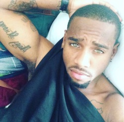 blackmenzpits:  FOLLOW :   BLACKMENZPITS  Dam the eyes will hipotice u mmm