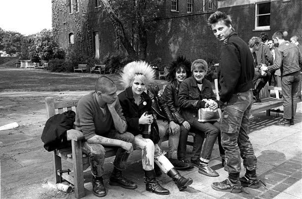 vaticanrust:  Punks in London, 1978. Photo by Janette Beckman.