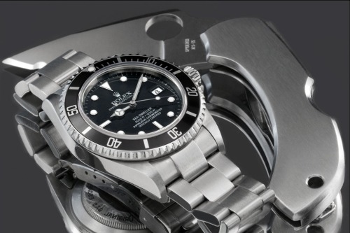 gear-pics:  Rolex Sea Dweller and Spyderco Dragonfly 2. 
