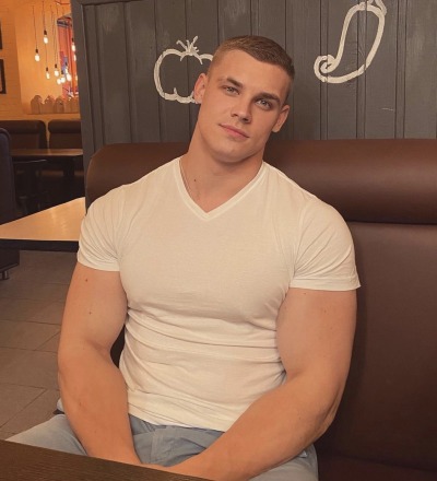 richmuscly:muscledudelover:beefadmirer:The second hottest shirt a man can wearA tight white T shirt My eyes are always on my boyfriends eyes, just the way he wants it. 