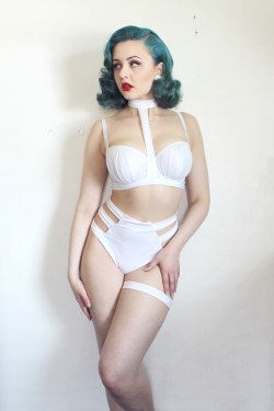 riverbedlips:  pebblesbeaufort:  New blog post   This set is magical