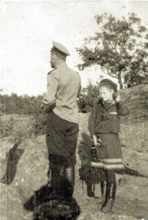 Nicholas II and Tatiana Nikolaevna during a visit to Revel, Estonia; 1908.(Source: V.K)