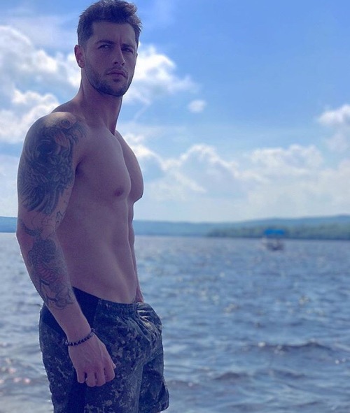 hotandsexymen:  http://instagram.com/vincentazz
