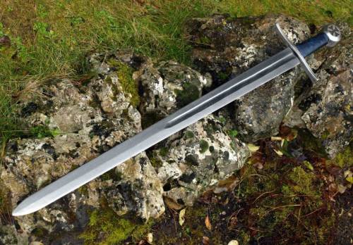 art-of-swords:Handmade Swords - Templar SwordBy Javier Solé of Ancient ForgeTotal length: 90 