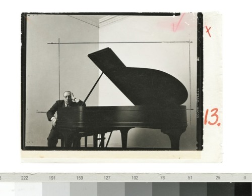 24hoursinthelifeofawoman: Igor Stravinsky by Arnold Newman (1946)