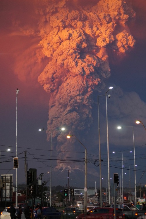 fuck-this-girl-in-particular:  Volcán Calbuco, miércoles 22 de abril, Chile (como no)