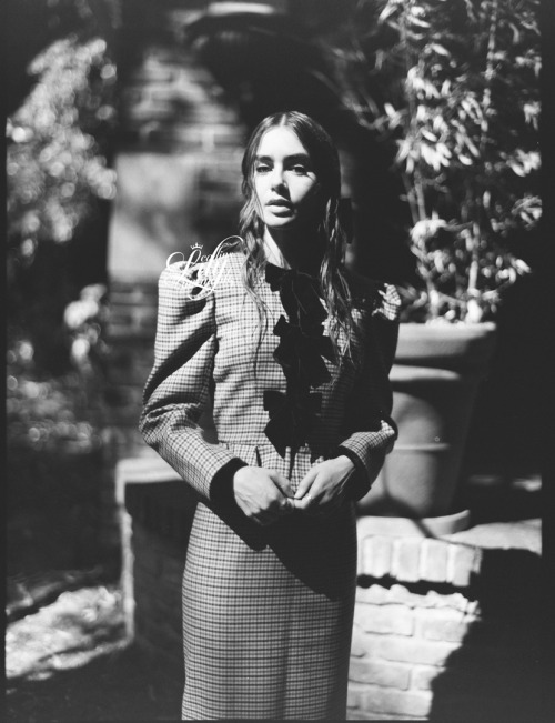 Lily Collins for Rollacoaster, photographed by Shane McCauley.vía Lily Collins Network